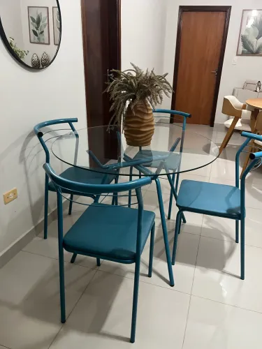 Mesa retrô com 4 cadeiras 