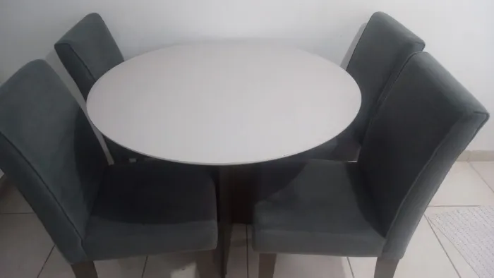 Móveis usados, com pouco tempo de uso