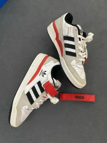 Tênis adidas 40