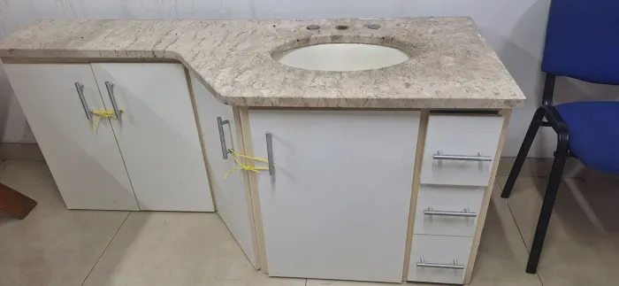 Vende se cabinete de banheiro