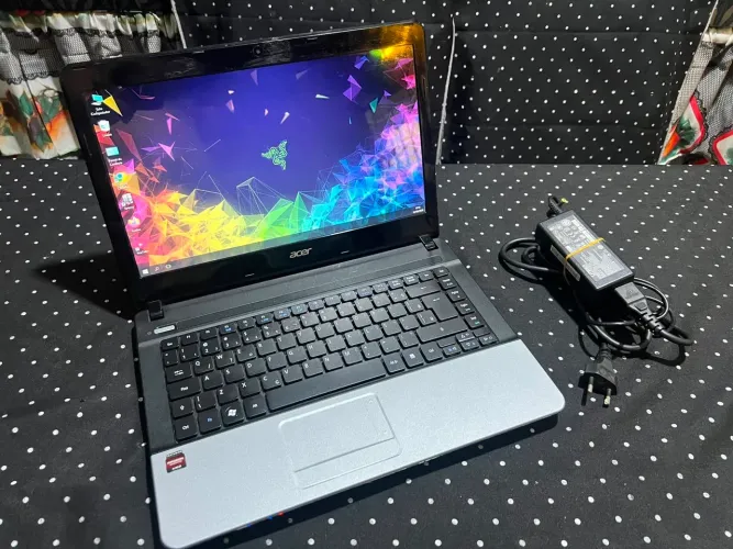 Vendo Notebook Acer ótimo pra estudos/ universitários/ escritório/ lojas delivery.