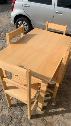 Jogo de mesa em pinus tratado