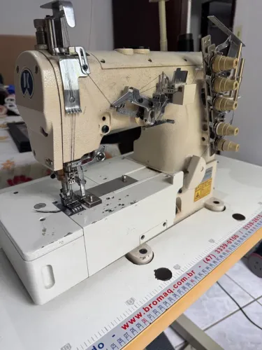 Máquina de Costura Cobertura