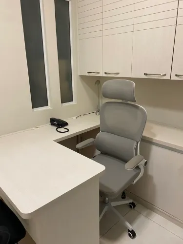 Mesa em L Planejada com Armário e Gaveta
