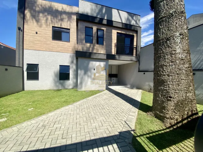 SOBRADO com 3 dormitórios à venda por R$ 890.000,00 no bairro Santa Cândida - CURITIBA / P