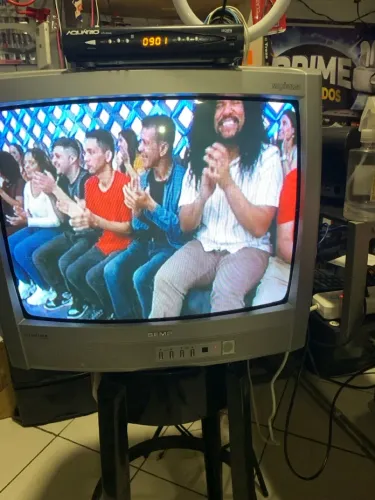 Tv tubo 21 semp toda em ordem