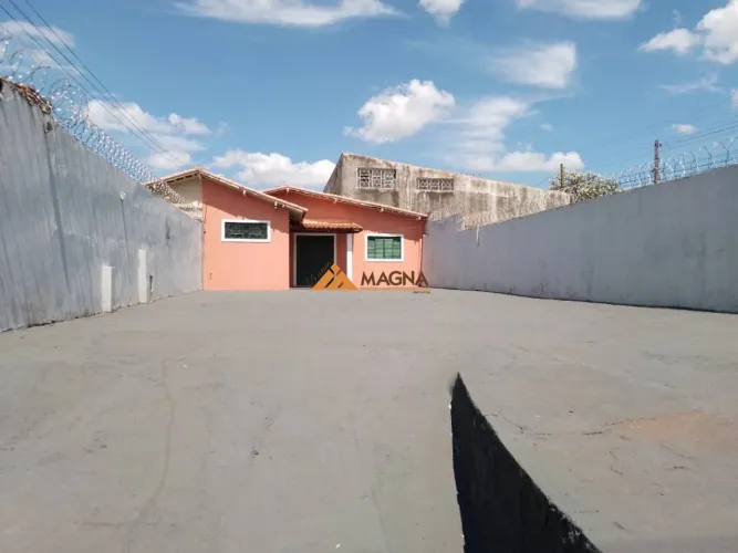 Excelente Casa Comercial com 2 quartos + terreno de esquina para revenda de veículos - Alu