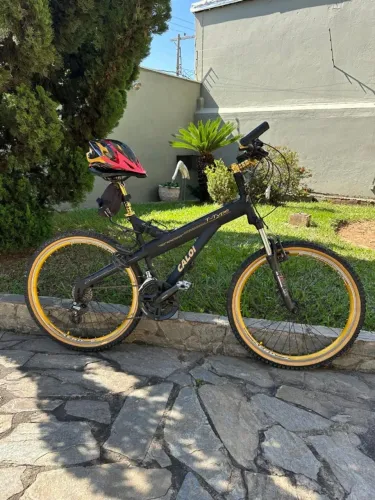 Mountain Bike Monark - Preta com Dourado