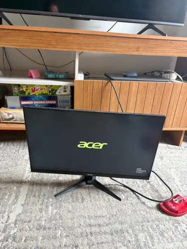 Monitor gamer com defeito