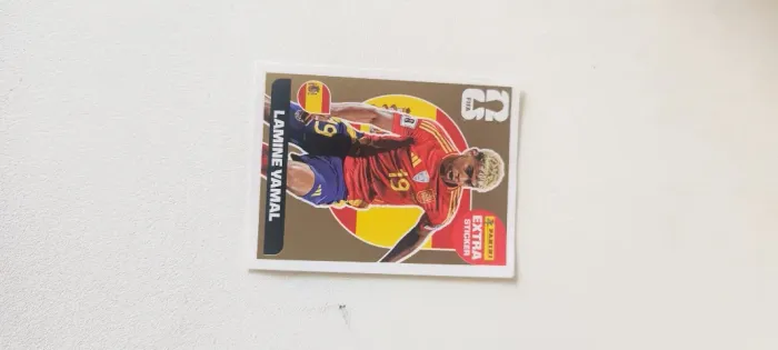 Figurinha Legend Dourada craque Lamine Yamal