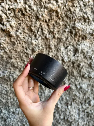 Câmera Nikon D3100 em bom estado de conservação.