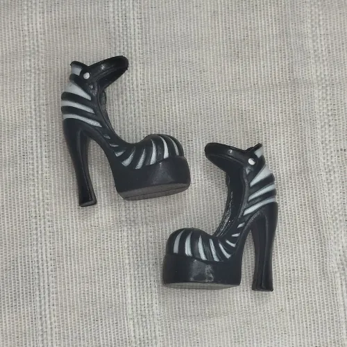 Monster High - Sapatos Frankie Stein "Básica" (Mattel)