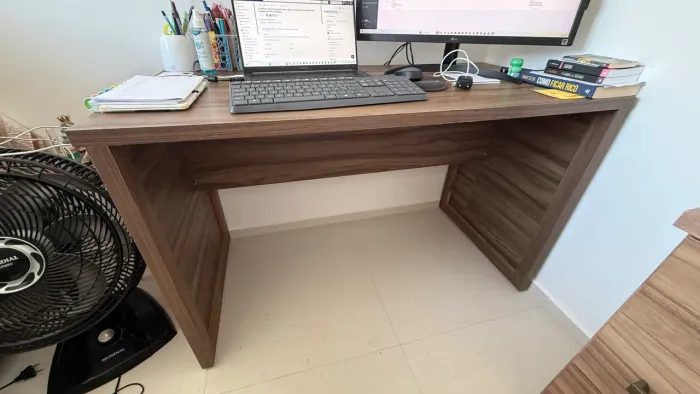 Mesa de escritório modulada