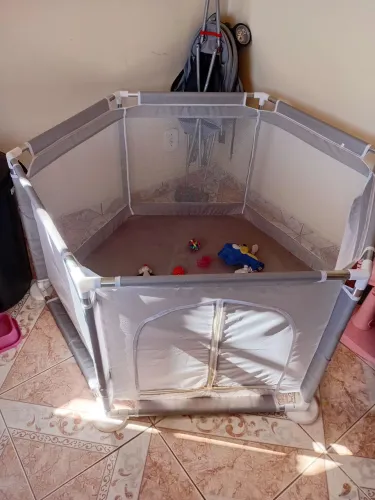 Vendo cercadinho semi novo.