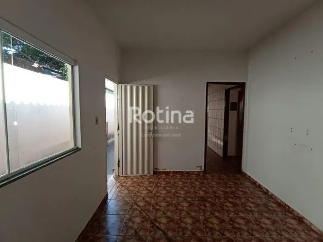 Colônia à venda, 2 quartos, Marta Helena - Uberlândia/MG - Rotina Imobiliária