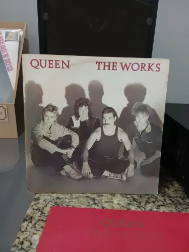 Vinil Queen
