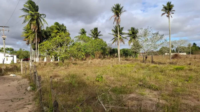 Excelente fazenda de 70 t na zona urbana  com casas e curral