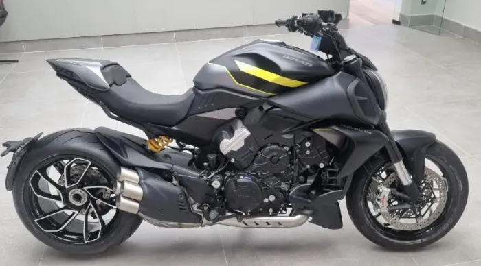 Diavel V4 2025/26 Exclusiva