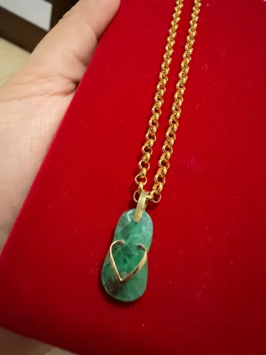Pingente esmeralda no ouro 18k + cordão banhado a ouro 18k ( brinde )