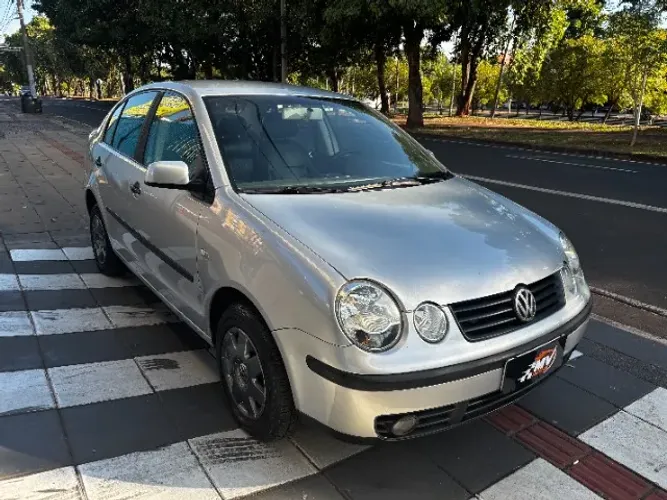 Volkswagen Polo Sedan 1.6 MI 101cv 8V 4P 2003