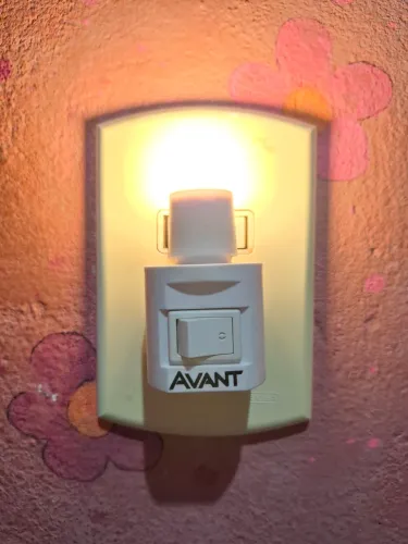 Abajur Interruptor 127v Luminária Luz Led Noturna Tomada Branco Quente Avant