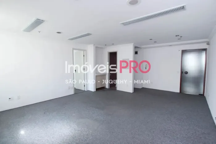 Com catraca de segurança, 3 vagas.