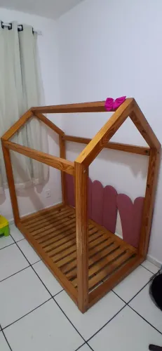 Cama infantil montessoriana