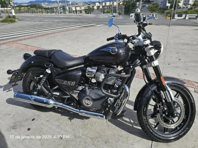 Royal Enfield Super Meteor 650 - Astral Black