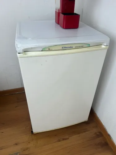 Frigobar Electrolux R130