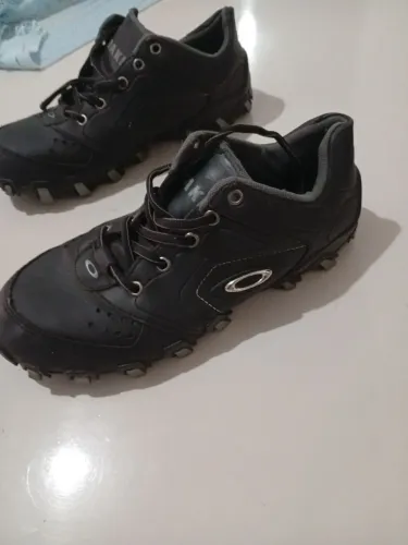 Tênis Oakley 38