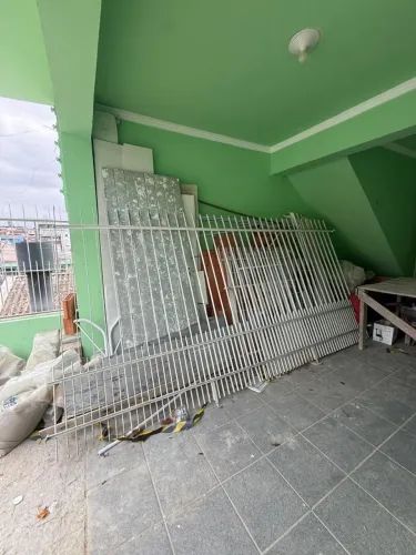 40 metros de grade incluído portão de trinco e portão de correr