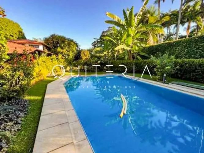 Excelente Casa na Barra na Tijuca, no condomínio Américas. O Imóvel possui 540m2 de área c