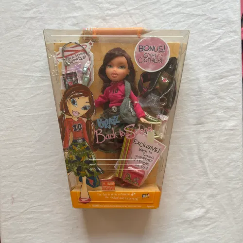 Bratz Back To School Phoebe Lacrada.