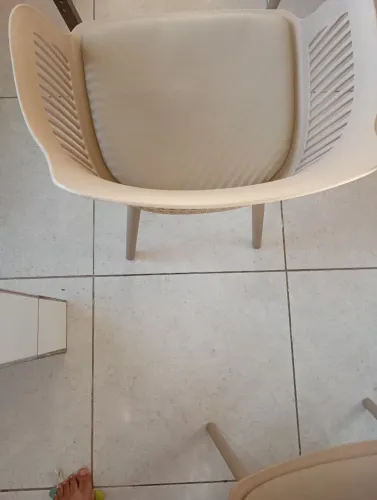 Vendo conjunto de cadeiras e mesa
