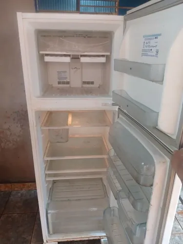 Vendo uma geladeira