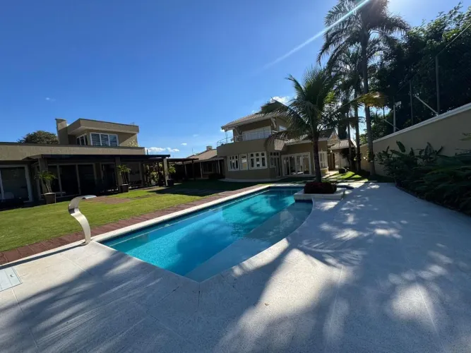 Sobrado à venda com 890m², 4 quartos e 6 vagas