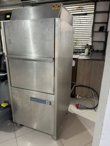 Lavadora de Utensílios Industrial Winterhalter UF-M Energy - 2023 | Trifásica | Usada