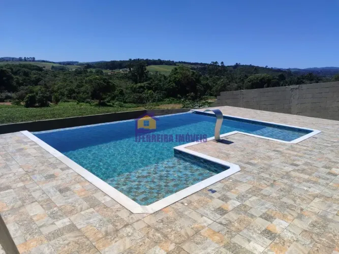 Ibiúna, chácara recém construída com piscina