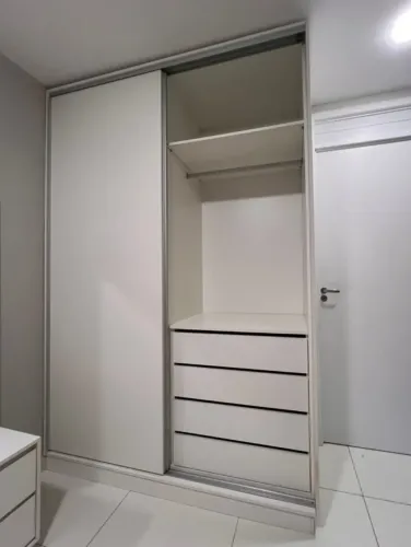 Guarda roupas 8 gavetas com soft close