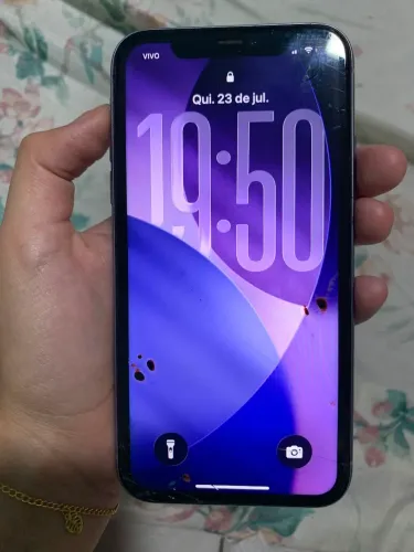 Vendo um ifone 11no valor de 400 reais