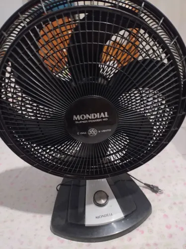 Vendo esse ventilador de mesa 40 cem está funcionando perfeitamente faço entrega
