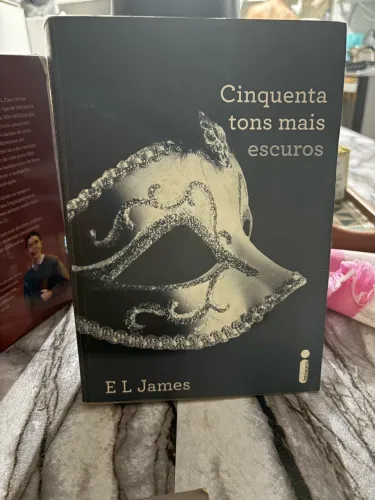 livro Cinquenta Tons Mais Escuros, de E. L. James