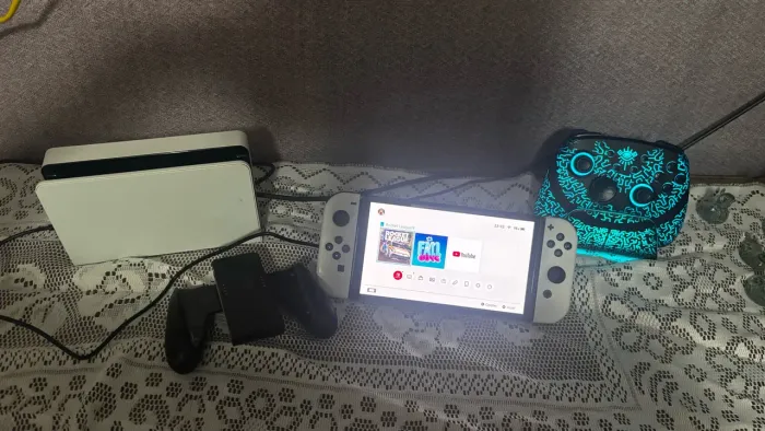 Nintendo switch destravado + 1 controle personalizado