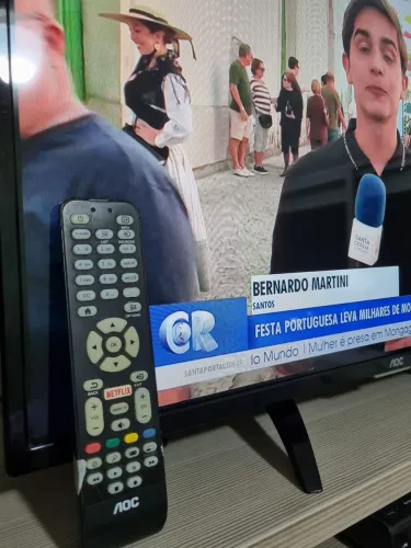 TV AOC Smart 32'' com controle remoto