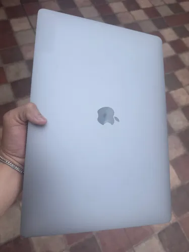 MacBook Pro 2019 15? 32/512 i7