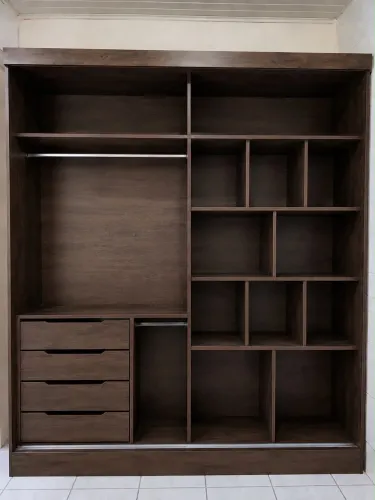 Vendo ou troco guarda roupa de casal