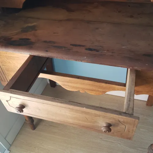 Escrivaninha vintage perfeita para trabalho e estudos