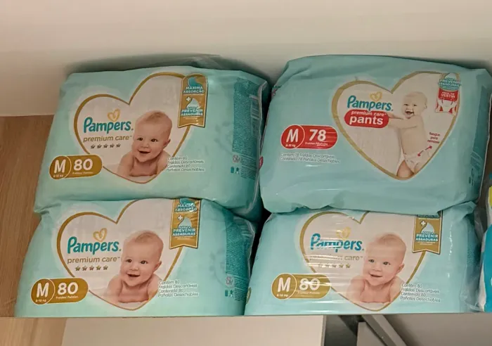 Fralda Pampers M premium care