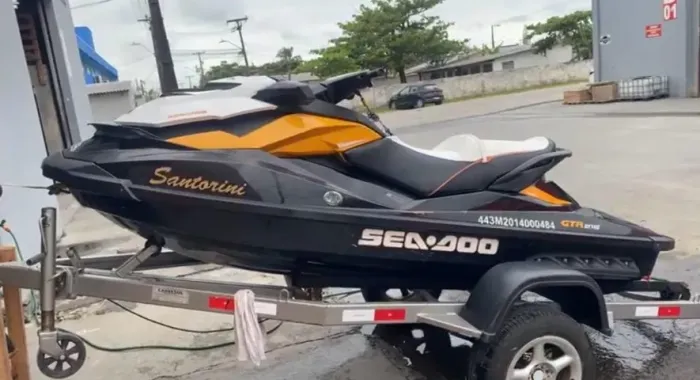 Jet Sea Doo GTR 215 ano 2013 com 134 horas de uso, com carreta para 500kg