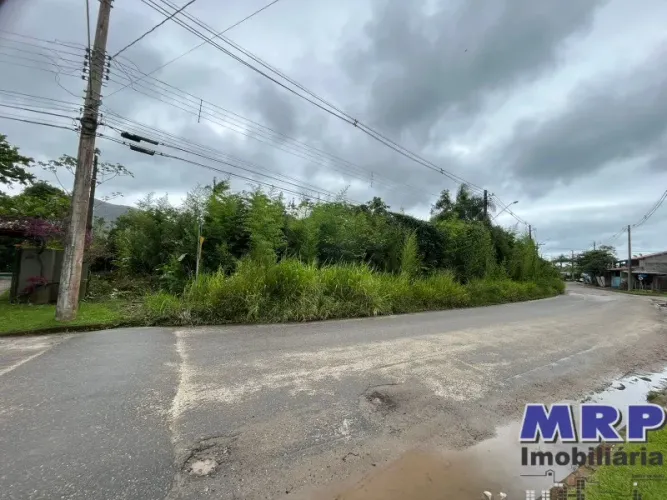 Terreno a venda em Ubatuba, bairro Lagoinha. Apenas 400 mts da praia. Com escritura.
